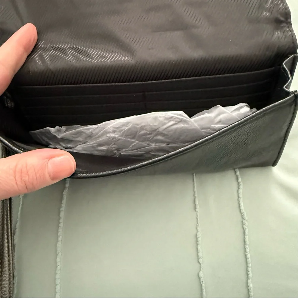 Tahari 2 in 1 Wristlet Clutch NWT